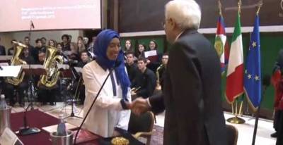 Rome :  Une étudiante italienne d’origine marocaine félicitée par le président italien