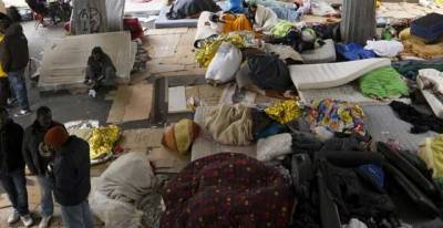السلطات الفرنسية تخلي مخيما للمهاجرين في ساحة ستالينغراد في باريس