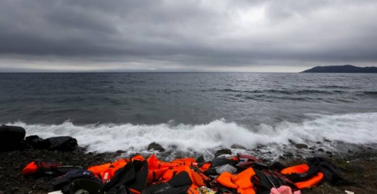 سوء الحالة الجوية يخفض عدد الوافدين على أوروبا عبر شواطئ اليونان المتوسطية